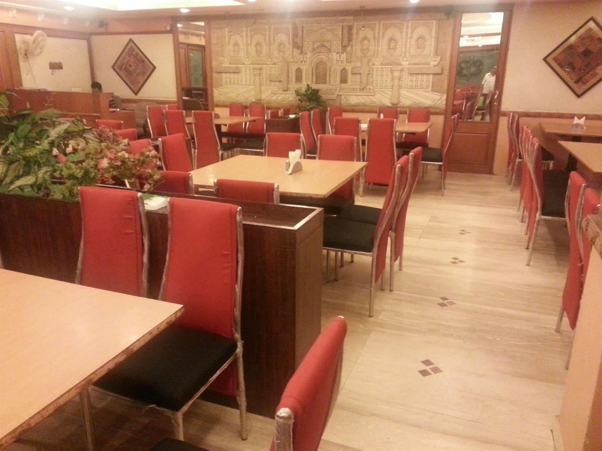 Hotel Tara International Hyderabad Exteriör bild